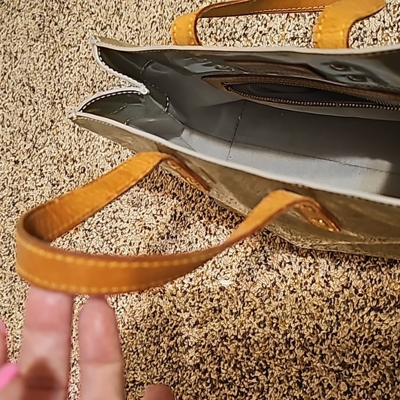 AUTH* Louis Vuitton Authentic Vernis Bag- Mint Green - Picture 11 of 13